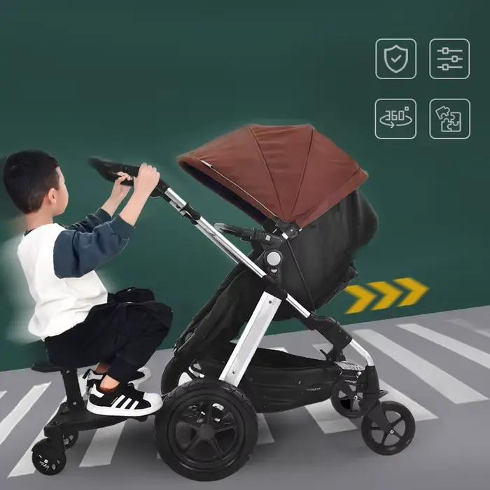 Poussette de bébé à pédale auxiliaire